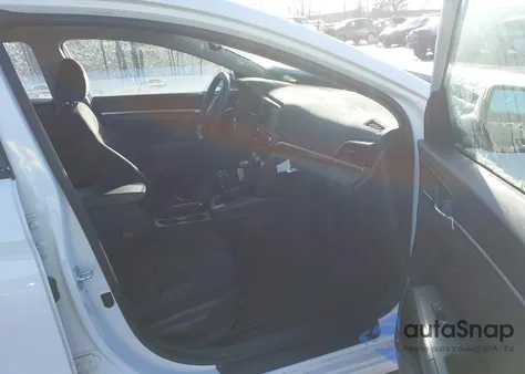 2020 Hyundai Elantra Value Edition z USA, uszkodzony, nr VIN 5NPD84LF1LH583963